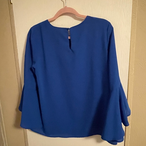 Blue top!! - Picture 2 of 3